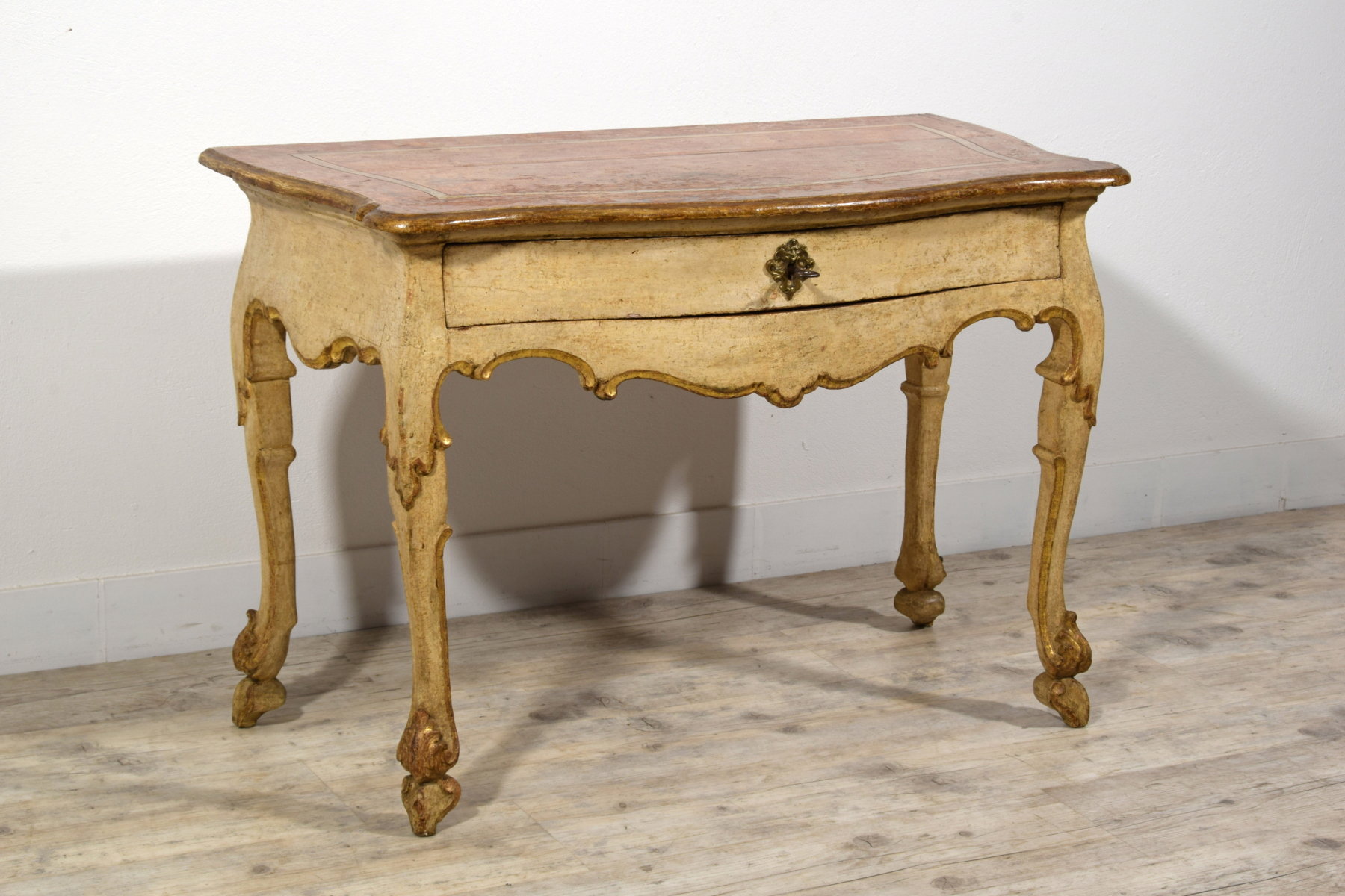 Consolle in legno laccato e dorato, Marche, primi anni del XVIII secolo, Epoca barocca